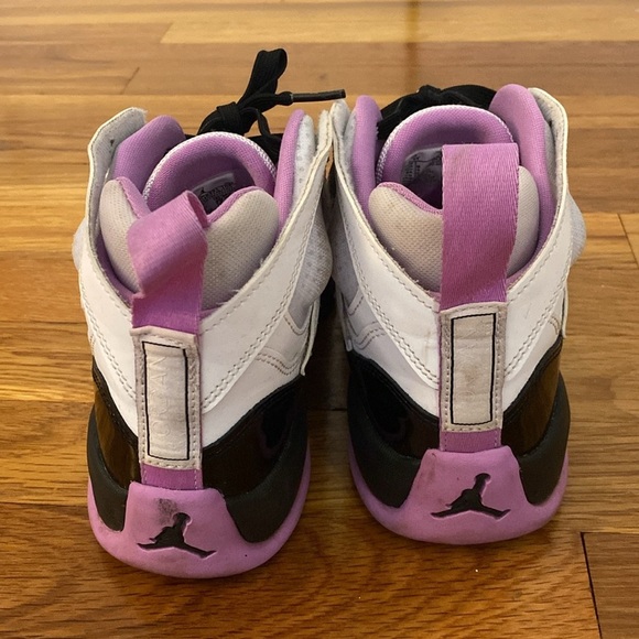 Jordan Women’s Purple and White Sneakers Size 5.5 - Picture 3 of 9